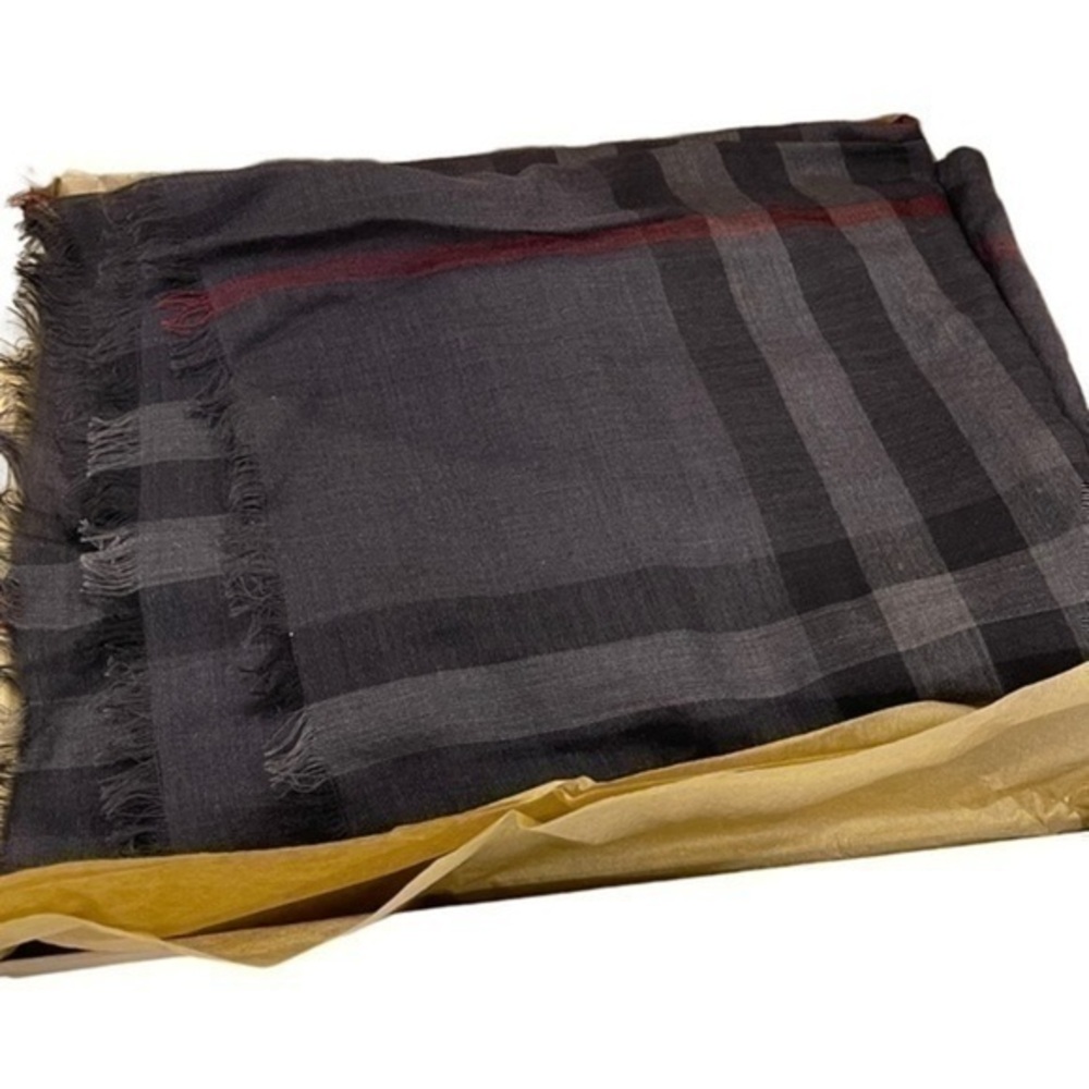 LIKE NEW Burberry Horsferry House Scarf